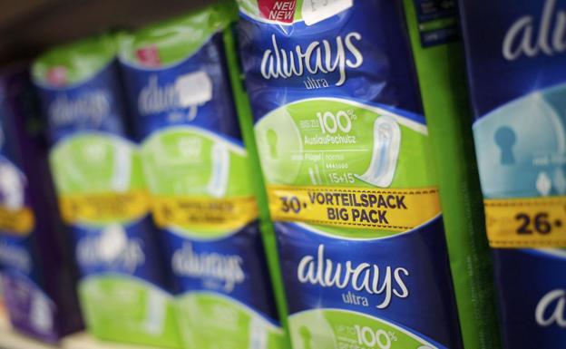 El Gobierno baja del 10 al 4% el IVA de los productos de higiene femenina