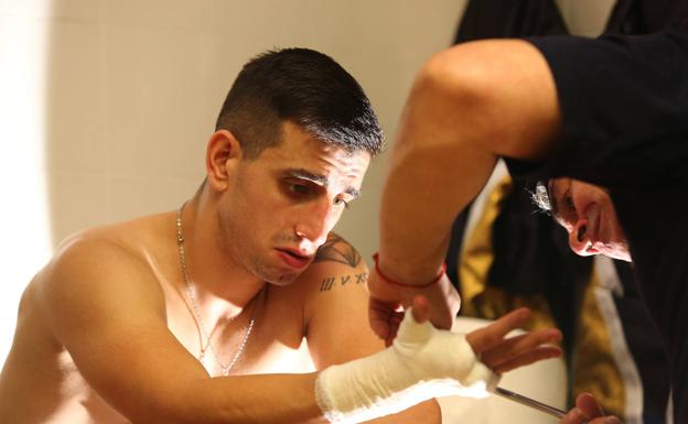 «Sé que no peleo en casa, pero desde que suene la campana voy a ir a cuchillo a por el combate»