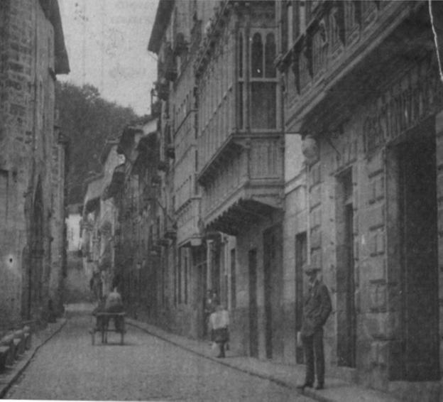 La arrasatearra Erdiko kale en el año 1925