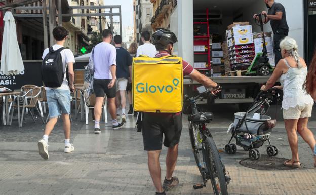LAB denuncia a Glovo ante la fiscalía vasca
