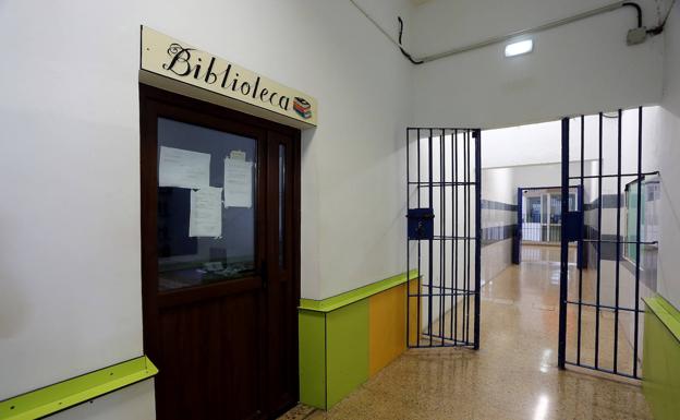 Más de 800 personas se apuntan a la bolsa de empleo para 60 interinos en las cárceles vascas