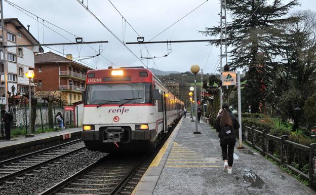 Renfe gestionará el servicio de Cercanías hasta que se extinga el contrato actual aunque Euskadi logre la transferencia