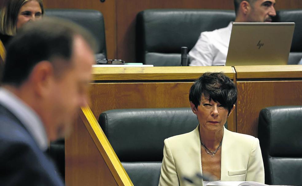 Marea viva junto a la fortaleza vasca