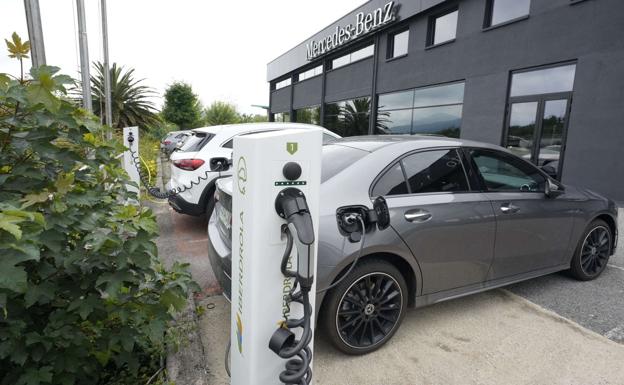 La crisis de la automoción ya golpea a la venta de coches electrificados en Gipuzkoa