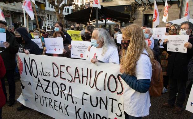 Denuncian la venta de préstamos de Kutxabank a un fondo de inversión
