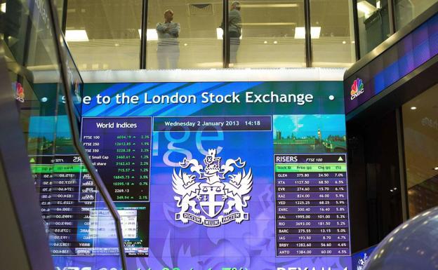 Employees at the London Stock Exchange. 