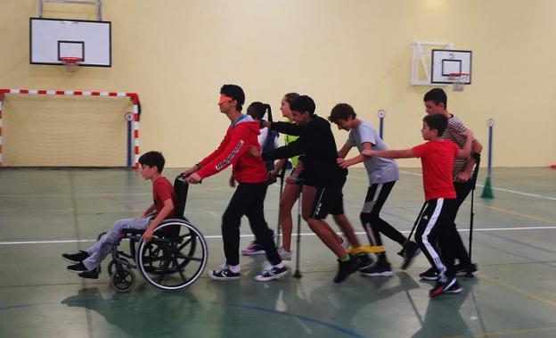 Herriko eskoletan irisgarritasuna lantzeko saioak egin dituzte, harrera oso ona izan dutelarik