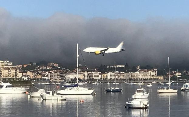 Tres vuelos desviados por la niebla en el aeropuerto de Hondarribia