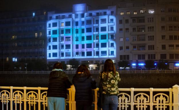 El vídeo 'mapping' con la historia de un edificio de Donostia