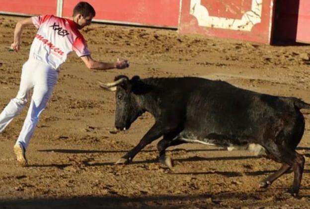 Xabier Iturralde gana el concurso de anillas de Casetas, en Zaragoza
