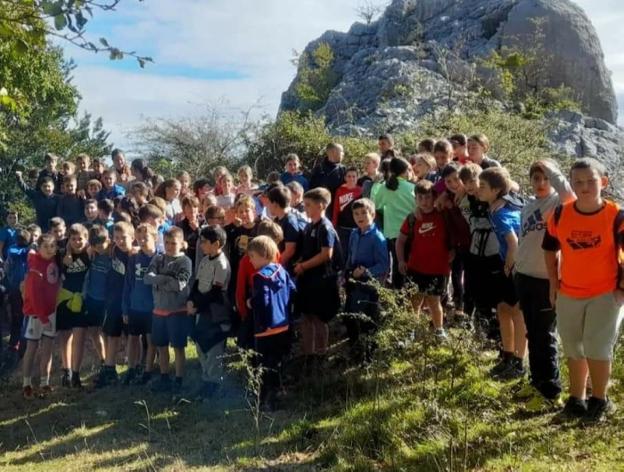 Eskola kirolean aritzen diren gaztetxoekin hitzordua