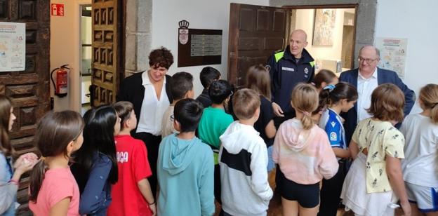 Alumnos de la Ikastola Xabier Munibe, de visita en el ayuntamiento