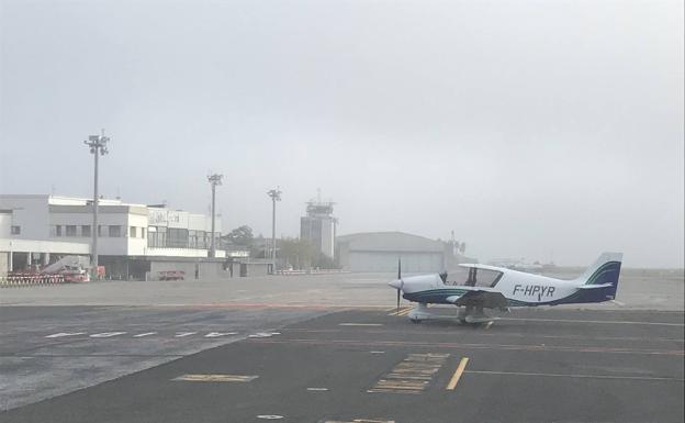 Aterriza el primer vuelo en Hondarribia después de siete desvíos en 24 horas por la niebla
