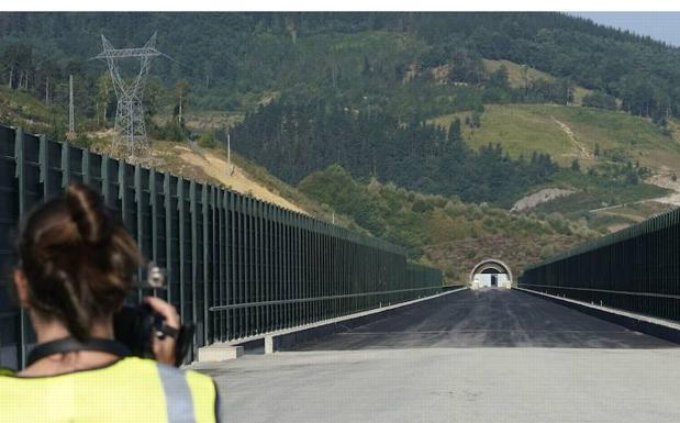 El delegado del Gobierno sugiere que el TAV puede retrasarse todavía más, hasta 2028
