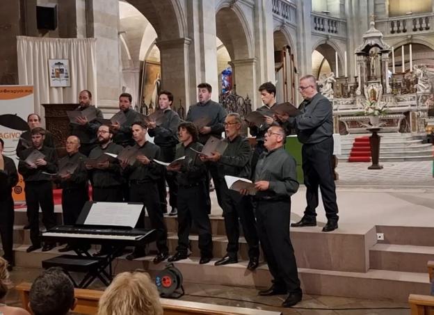 Eragiyok actúa estos días en el festival que se está celebrando en Châtel Guyon