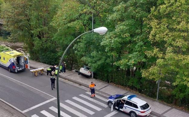 Dos ertzainas heridos tras una persecución policial de película en Bergara