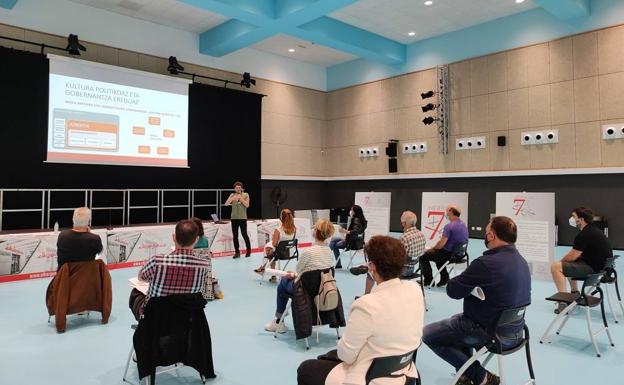 Ingurumen Mahaian parte hartu nahi duten herritarrei deialdia