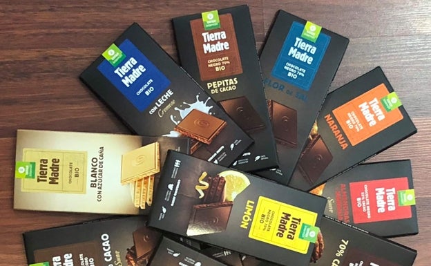 Txokolate dastaketa eskaini eta Bidezko Merkataritzako produktuak salgai jarriko ditu Harremanek larunbatean Seber Altube plazan