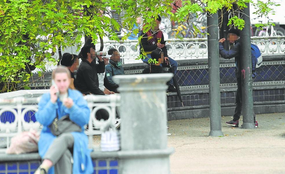 Comerciantes y vecinos critican la inseguridad de la plaza Easo