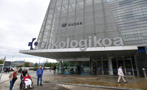 Sagardui asegura que Onkologikoa «está en proceso de convertirse en referente en la lucha contra el cáncer» en Euskadi