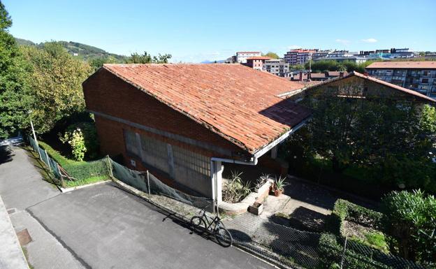 Ordenan el desalojo de una mujer que ocupa un edificio municipal en Egia