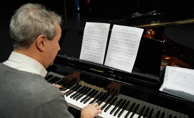 DV reúne a ambas familias en Musikene para escuchar la pieza