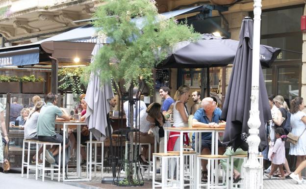 El Ayuntamiento de San Sebastián hará un estudio para analizar si declara nuevas zonas saturadas de bares