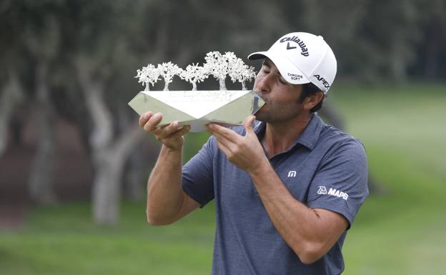 Adrián Otaegui vuela entre los alcornoques de Valderrama