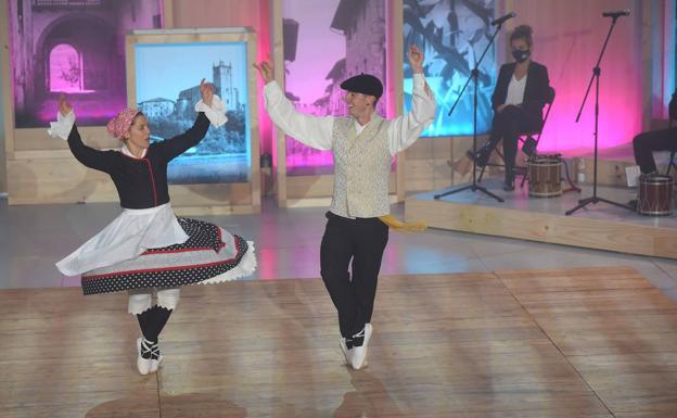 2020ko edizioan parte hartu zuen bikoteetako bat, Segurako pilotalekuko oholtzan. /