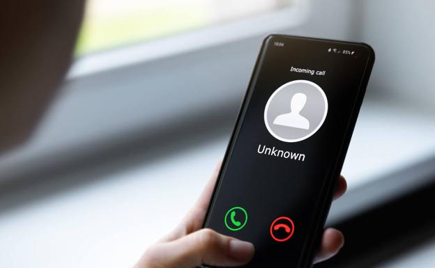 Timo de la doble llamada o vishing a tu móvil: qué es y cómo evitarlo