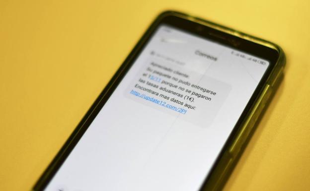 Destapan una banda que llegó a estafar 8.000 euros a clientes de bancos mediante SMS falsos