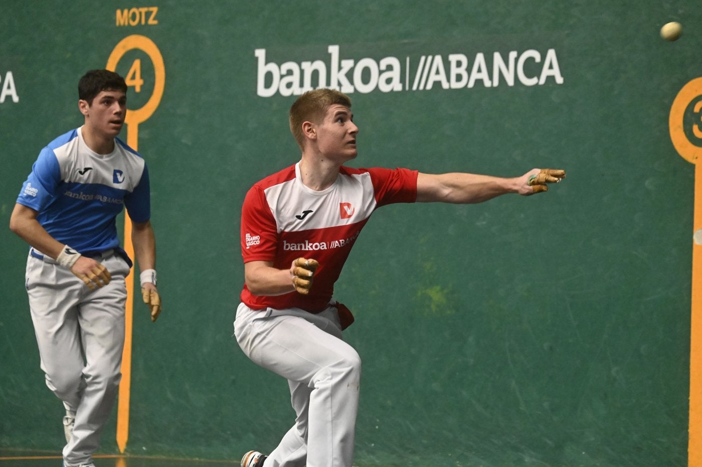 Viacrucis al mediodía en el Antzizar de Beasain