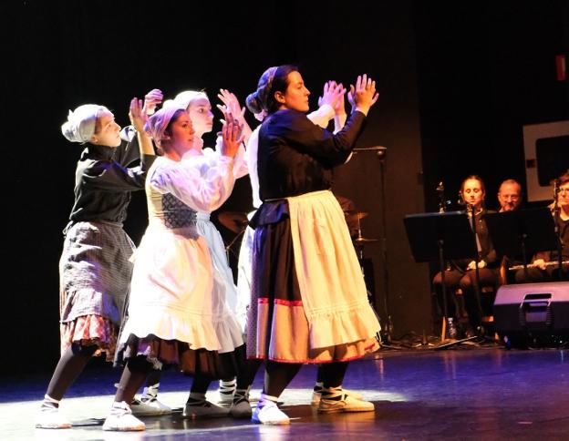 «Queremos abrir a todo el pueblo la dantza y el ambiente de Irrintzi»