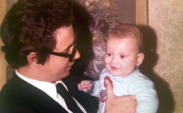 «Emociona que 42 años después del asesinato tanta gente recuerde a mi padre con cariño»