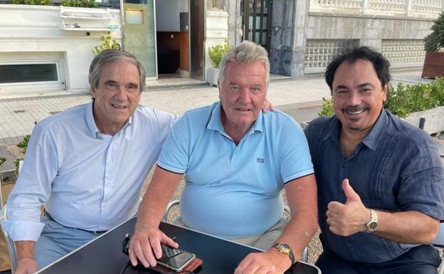 Luis Miguel Arconada, John Toshack y Hugo Sánchez, juntos en Donostia