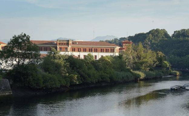 El alcalde anuncia un acuerdo sobre los cuarteles «antes de fin de año»