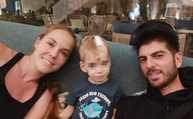 El empresario español que ha pagado el avión a Oliver pidió el anonimato