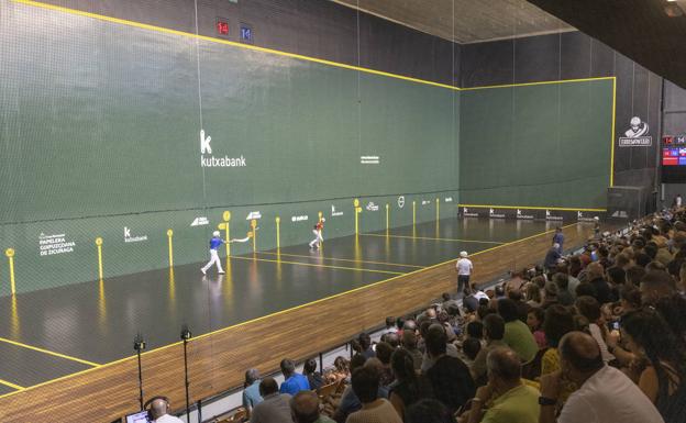 «El TicketBai complica las apuestas en los frontones, importantes para su actividad»