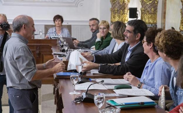 Bixen Sacristán toma posesión como concejal de Elkarrekin Podemos