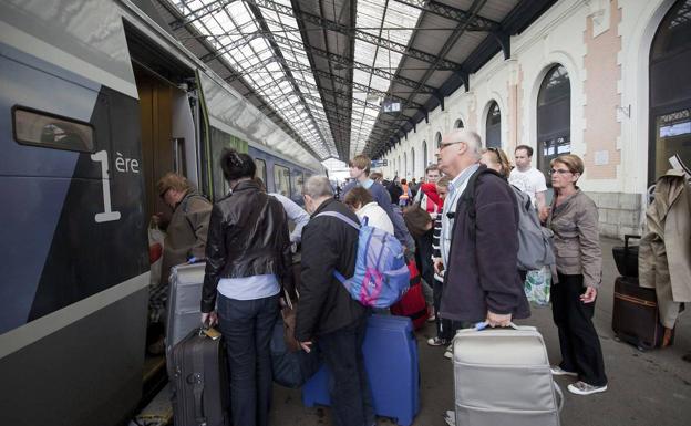El tren nocturno Baiona-París será diario a partir de 2024