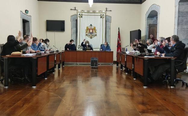 El caso viral de la carta a la vecina «que gime tanto» llega al pleno del Ayuntamiento de Elgoibar