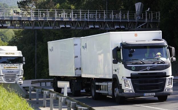 Las rebajas de los peajes por uso no mitigan el enfado de los camioneros por el canon