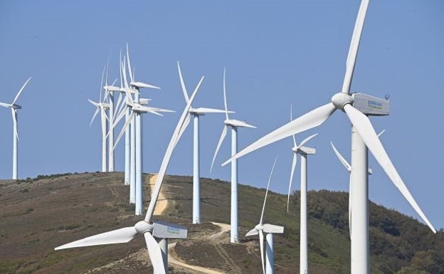 Azkoitia y Capital Energy se reúnen para estudiar el futuro parque eólico