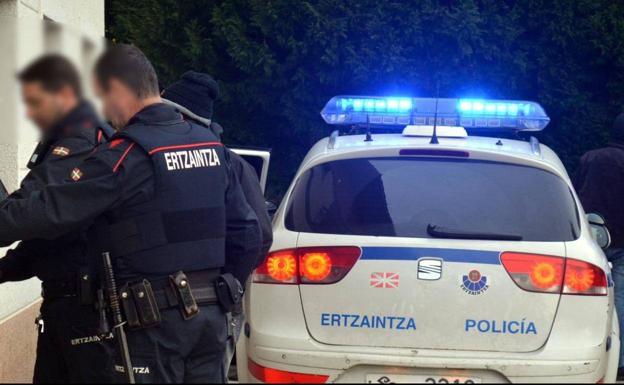 Dos detenidos en Donostia por realizar tocamientos a una mujer en la Parte Vieja