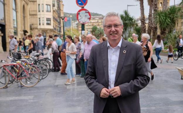 José Ignacio Asensio: «Maddalen Iriarte debe aclarar si volverá al puerta a puerta, a abrir vertederos o exportar la basura fuera»