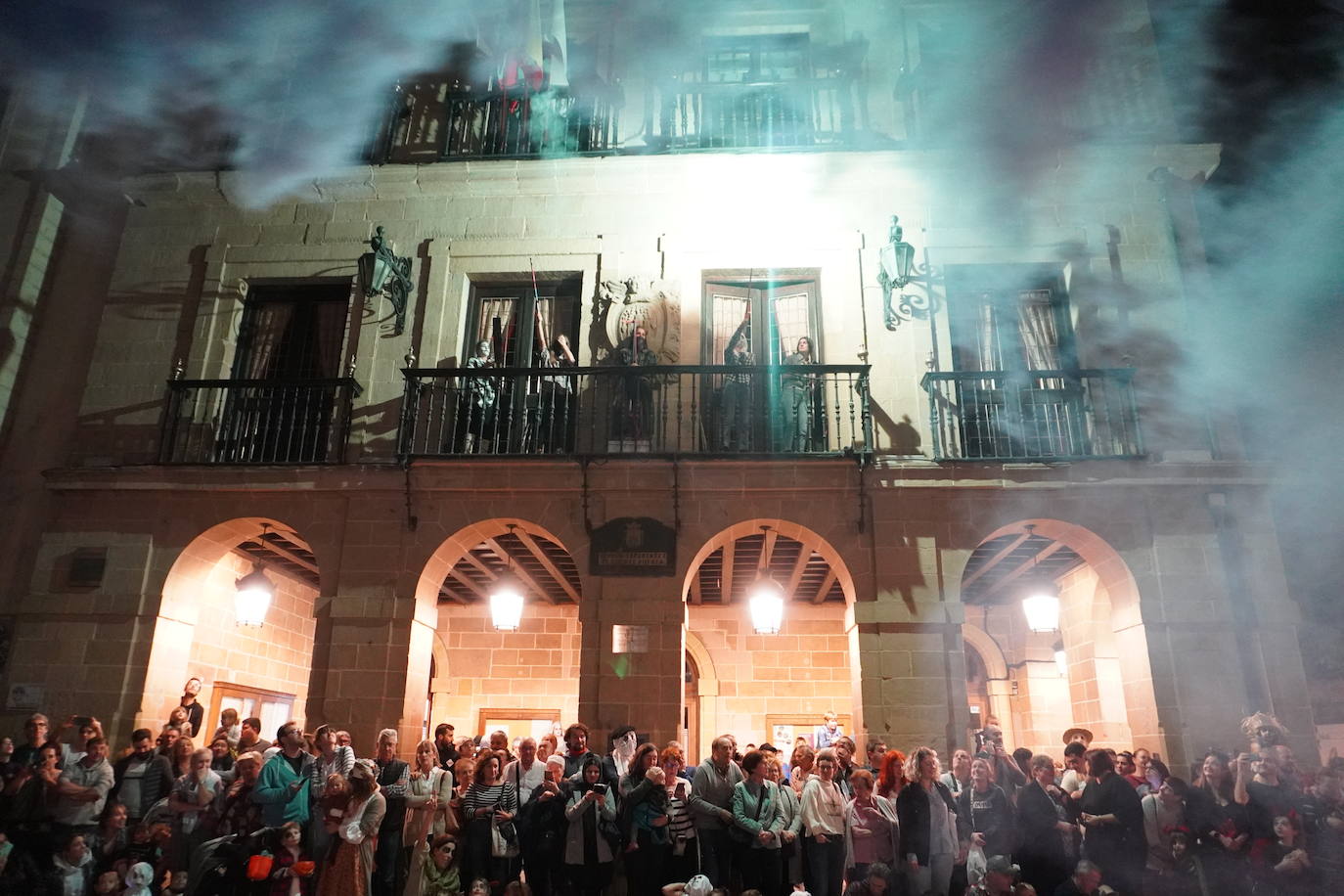 La luz se adueña en la Gau beltza