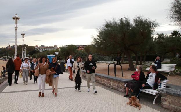 Los nuevos positivos descienden ligeramente en una Euskadi con las UCI casi vacías