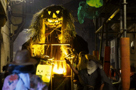 La luz se adueñó de la Gau beltza