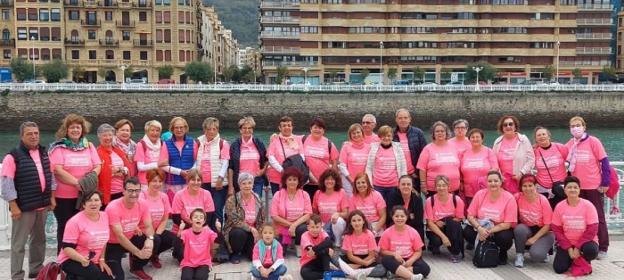 Los comercios de la estación entregaron a Katxalin un cheque de 1.000 euros