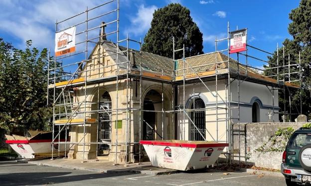 Obras de reparación en la capilla del cementerio